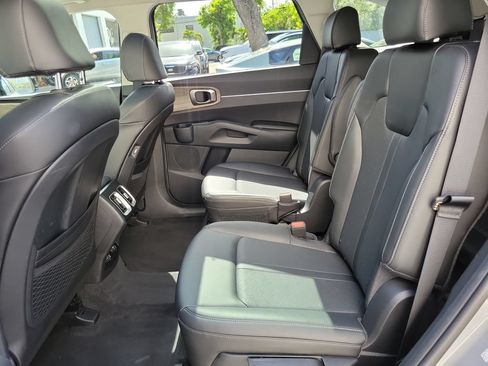 Certified 2023 Kia Sorento EX w/ Panoramic Sunroof Package FWD image 12