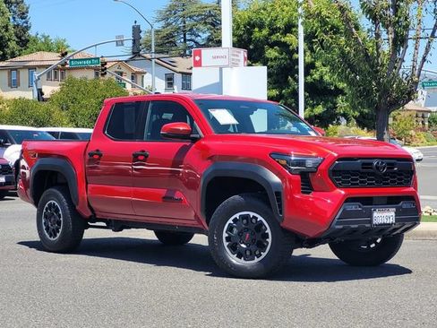 Certified 2024 Toyota Tacoma TRD Off-Road w/ TRD Off Road Upgrade Package AWD/4WD image 2