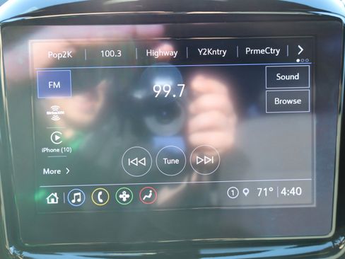 Used 2023 Chevrolet Traverse LT image 20