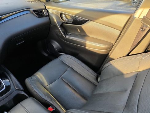 Used 2017 Nissan Rogue Sport SL w/ SL Premium Package image 31