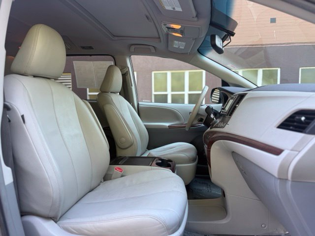 Used 2012 Toyota Sienna XLE FWD image 15
