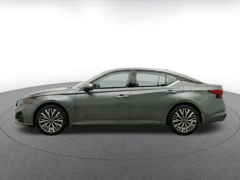 Used 2025 Nissan Altima 2.5 SV FWD image 5