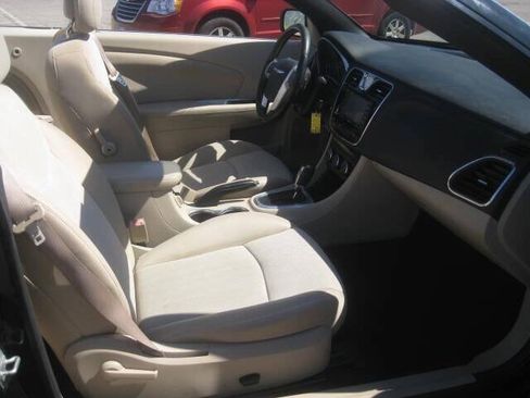 Used 2012 Chrysler 200 Touring FWD image 22