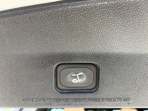 Used 2017 Ford Explorer XLT w/ Equipment Group 202A AWD/4WD image 38