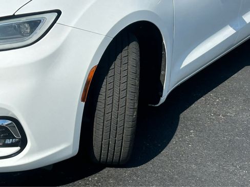Used 2023 Chrysler Pacifica Touring-L FWD image 50