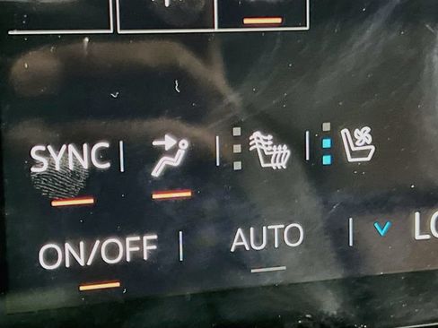 Used 2025 GMC Acadia AT4 w/ Luxury Package AWD/4WD image 22