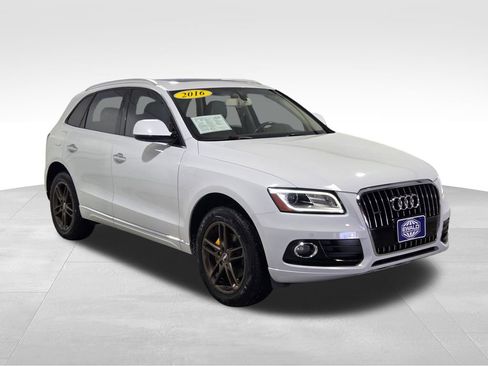 Used 2016 Audi Q5 2.0T Premium Plus w/ Technology Package image 2