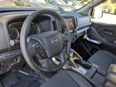 Used 2024 Nissan Frontier SV w/ SV Convenience Package image 14