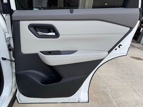 Used 2023 Nissan Rogue SV w/ SV Premium B Package image 20