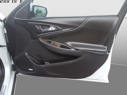 Used 2018 Chevrolet Malibu Premier w/ Premier Sun and Wheel Package FWD image 30