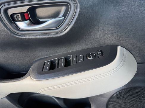 Used 2025 Honda HR-V LX image 21