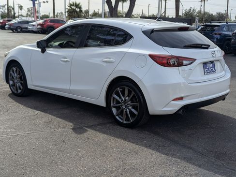 Used 2018 MAZDA MAZDA3 Touring image 4