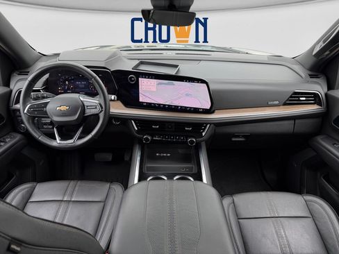 Used 2025 Chevrolet Suburban High Country AWD/4WD image 23