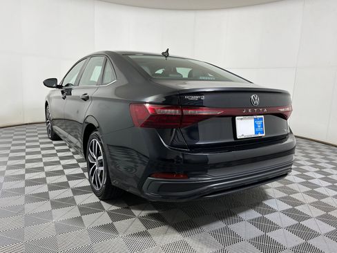 Used 2025 Volkswagen Jetta SE image 18