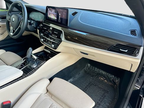 Certified 2023 BMW 530i xDrive w/ Premium Package image 31