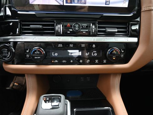 New 2026 Nissan Pathfinder Platinum FWD image 17