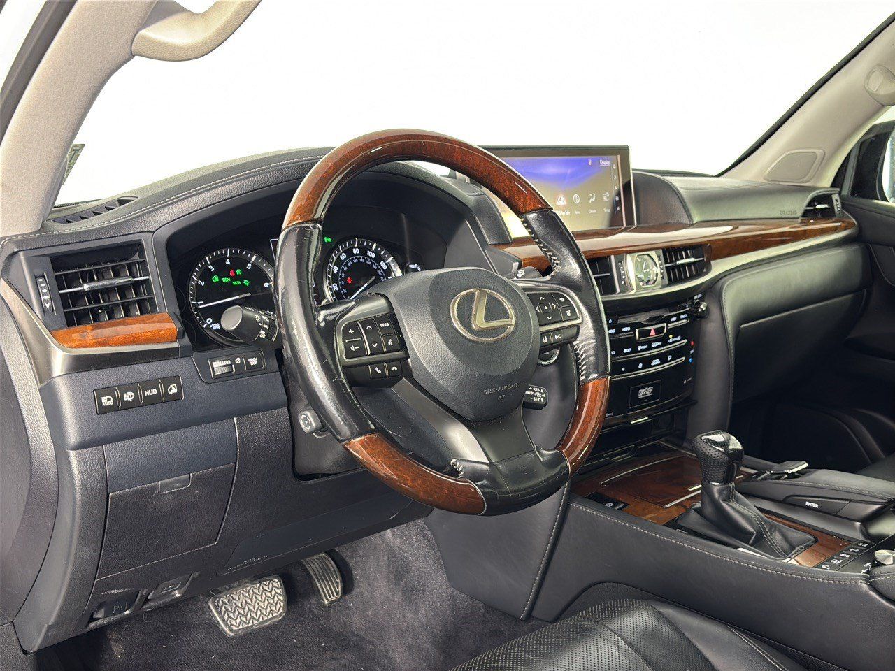 Used 2018 Lexus LX 570 4WD w/ Luxury Package image 4