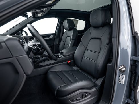 Certified 2026 Porsche Cayenne Coupe AWD/4WD image 5