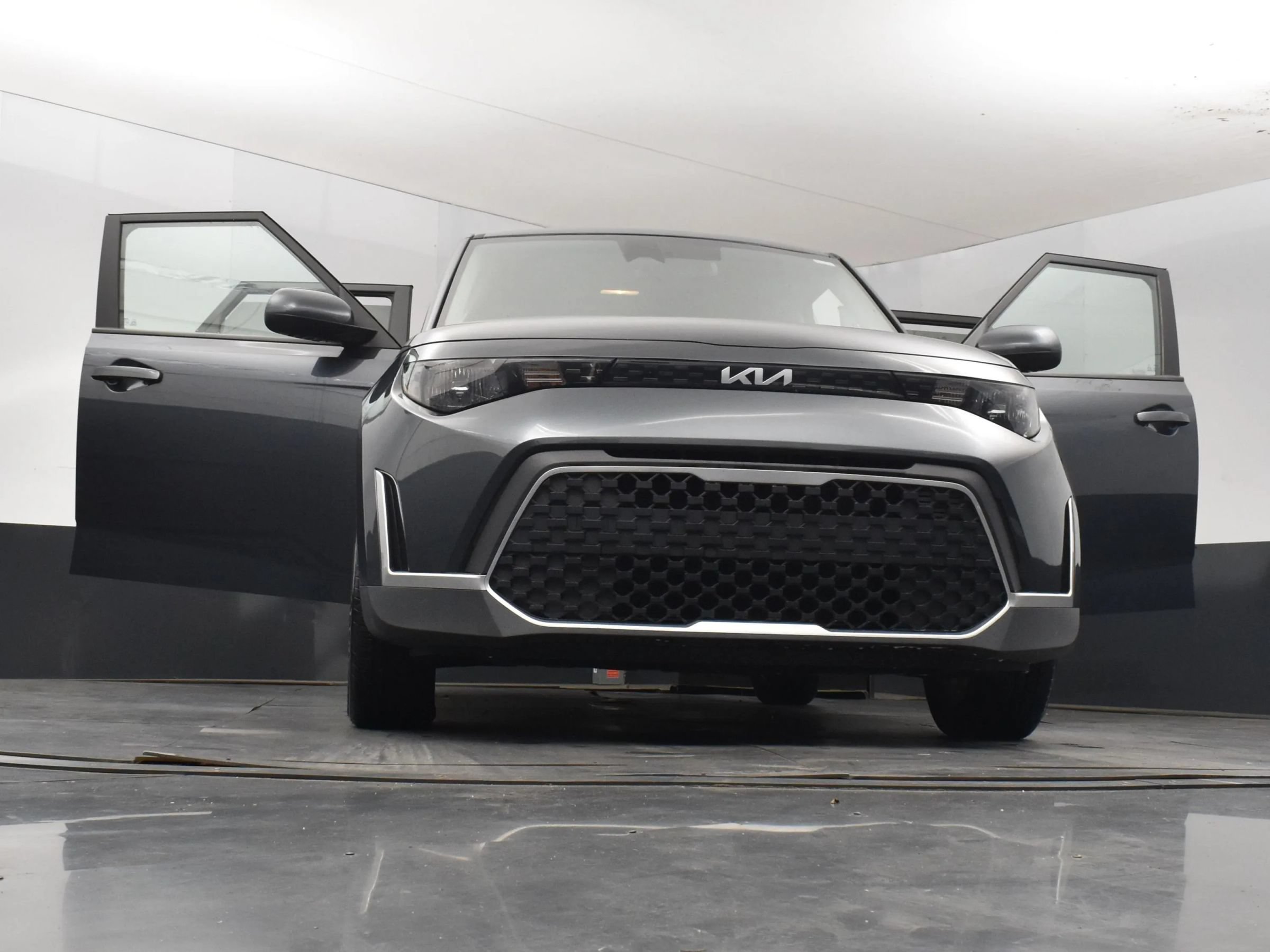 Used 2024 Kia Soul LX w/ LX Technology Package FWD image 11
