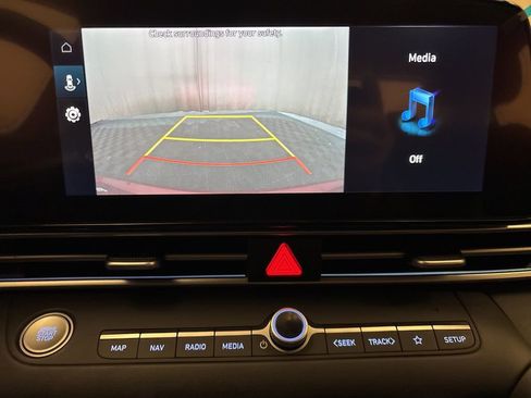 Certified 2024 Hyundai Elantra SEL image 18