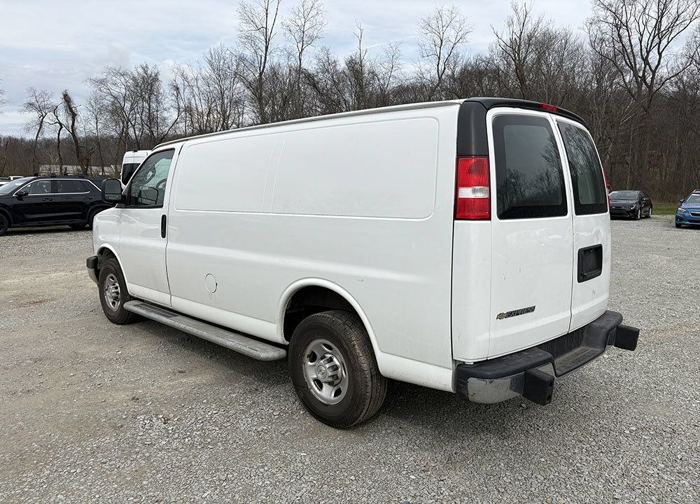 Used 2021 Chevrolet Express 2500 w/ Driver Convenience Package RWD image 3