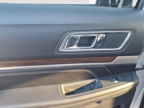 Used 2019 Ford Explorer Limited w/ Class III Trailer Tow Package FWD image 8