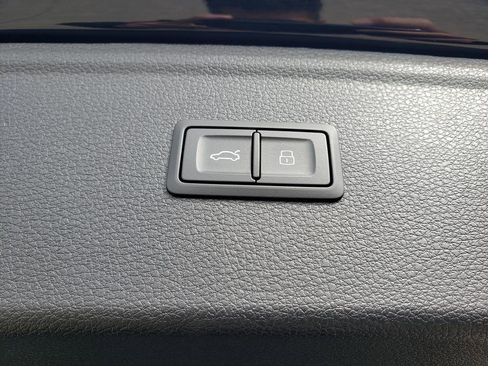 Used 2025 Audi Q5 2.0T Premium image 11