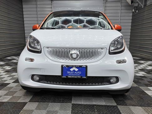 Used 2016 smart fortwo passion RWD image 4