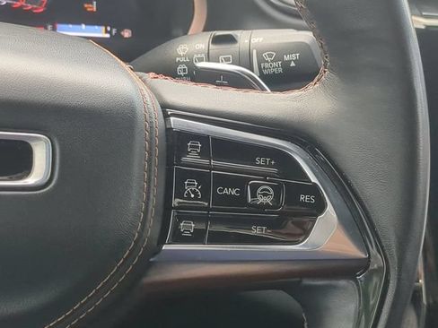 Used 2022 Jeep Grand Cherokee L Summit w/ Advanced Protech Group IV AWD/4WD image 34