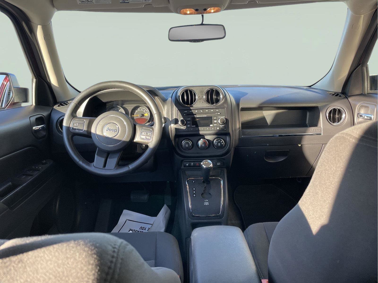 Used 2015 Jeep Patriot Latitude AWD/4WD image 16