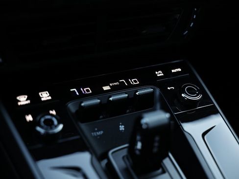 Certified 2025 Porsche 911 Carrera image 44