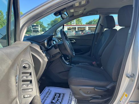 Used 2019 Chevrolet Trax LS w/ LPO, Cargo Package FWD image 15