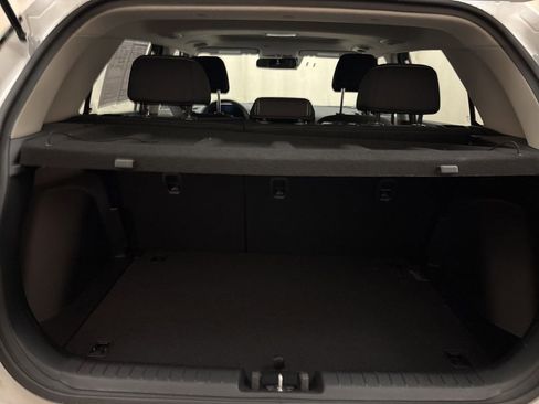 Certified 2025 Hyundai Venue SEL image 9