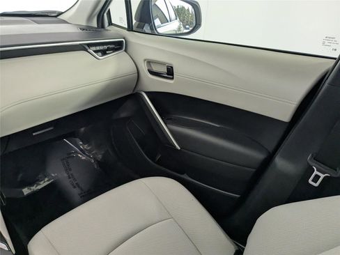 Used 2024 Toyota Corolla Cross L image 29