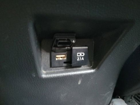 Certified 2021 Toyota Venza LE image 34