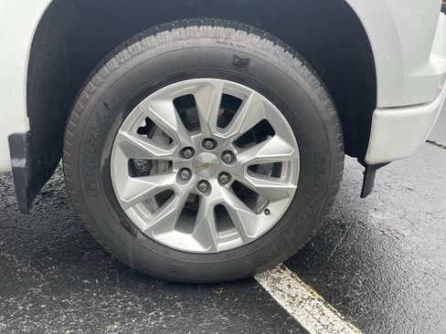 Certified 2024 Chevrolet Silverado 1500 Custom image 9