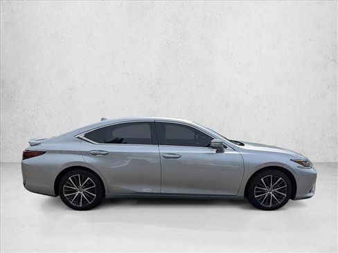 Used 2024 Lexus ES 300h w/ Premium Package image 4