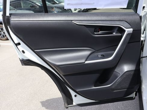 Used 2022 Toyota RAV4 LE w/ Carpet Mat Package (TMS) AWD/4WD image 17
