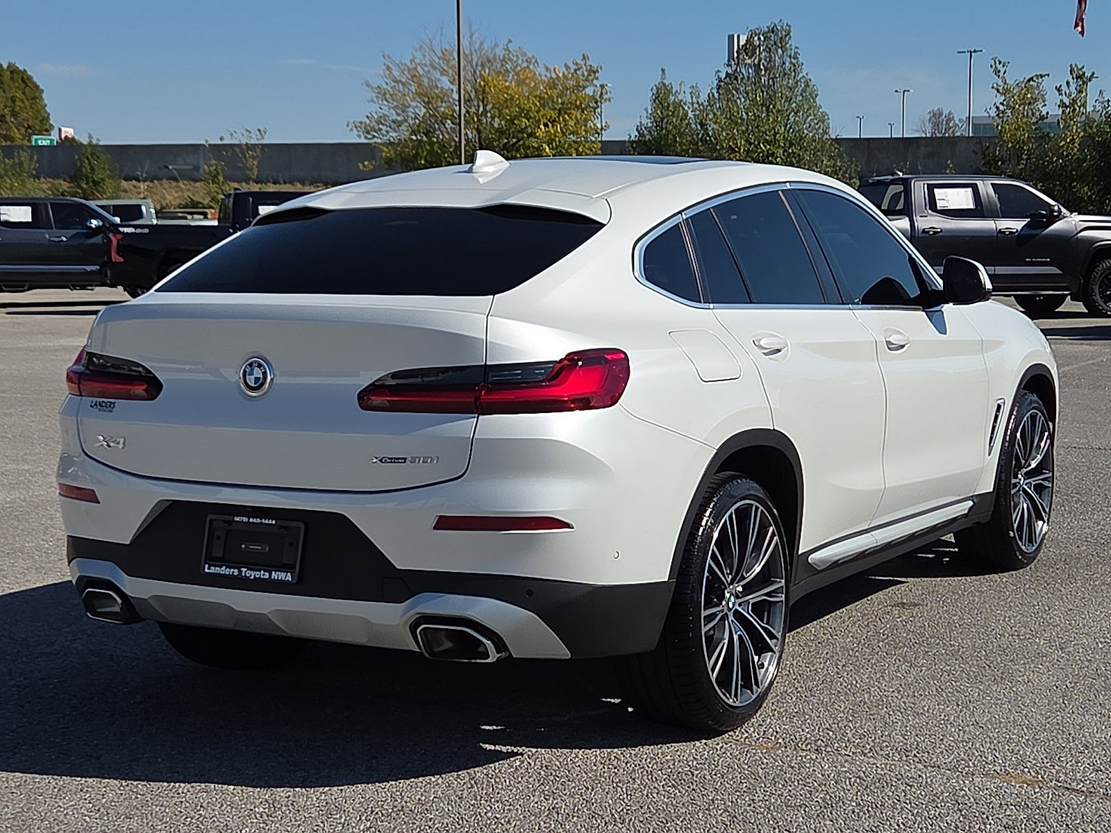 Used 2025 BMW X4 xDrive30i w/ Premium Package AWD/4WD image 5