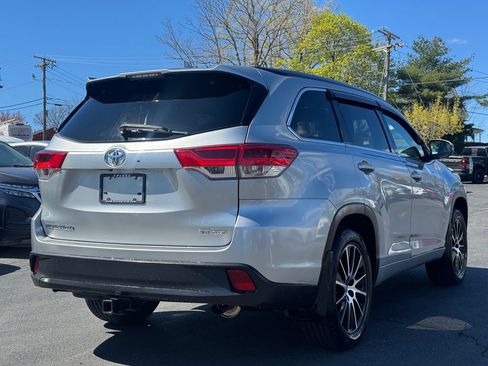 Used 2017 Toyota Highlander SE AWD/4WD image 16