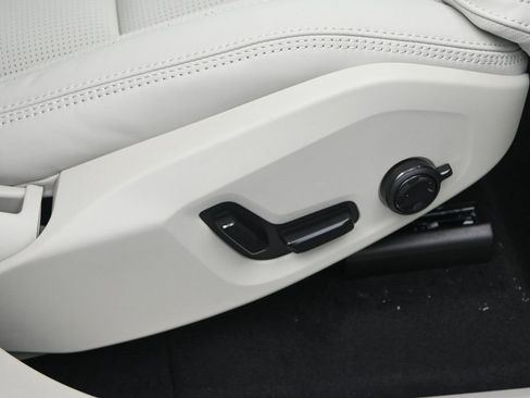 New 2026 Volvo XC90 B6 Ultra image 36