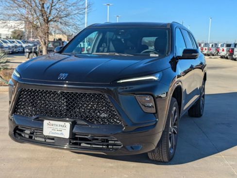 Used 2025 Buick Enclave Sport Touring image 7