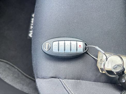Used 2025 Nissan Altima 2.5 SV FWD image 25