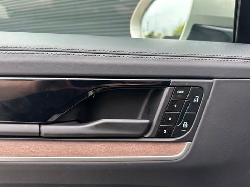 Certified 2025 Porsche Cayenne E-Hybrid AWD/4WD image 20