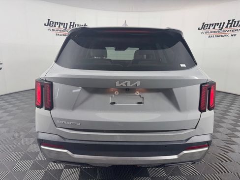 Used 2024 Kia Sorento EX w/ Panoramic Sunroof Package FWD image 7