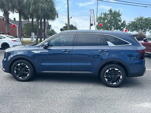 Used 2024 Kia Sorento S w/ Panoramic Sunroof Package FWD image 6