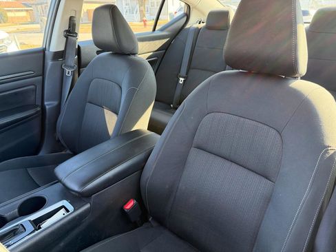 Used 2025 Nissan Altima 2.5 SV image 10