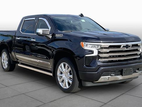 Certified 2022 Chevrolet Silverado 1500 High Country w/ High Country Premium Package AWD/4WD image 3