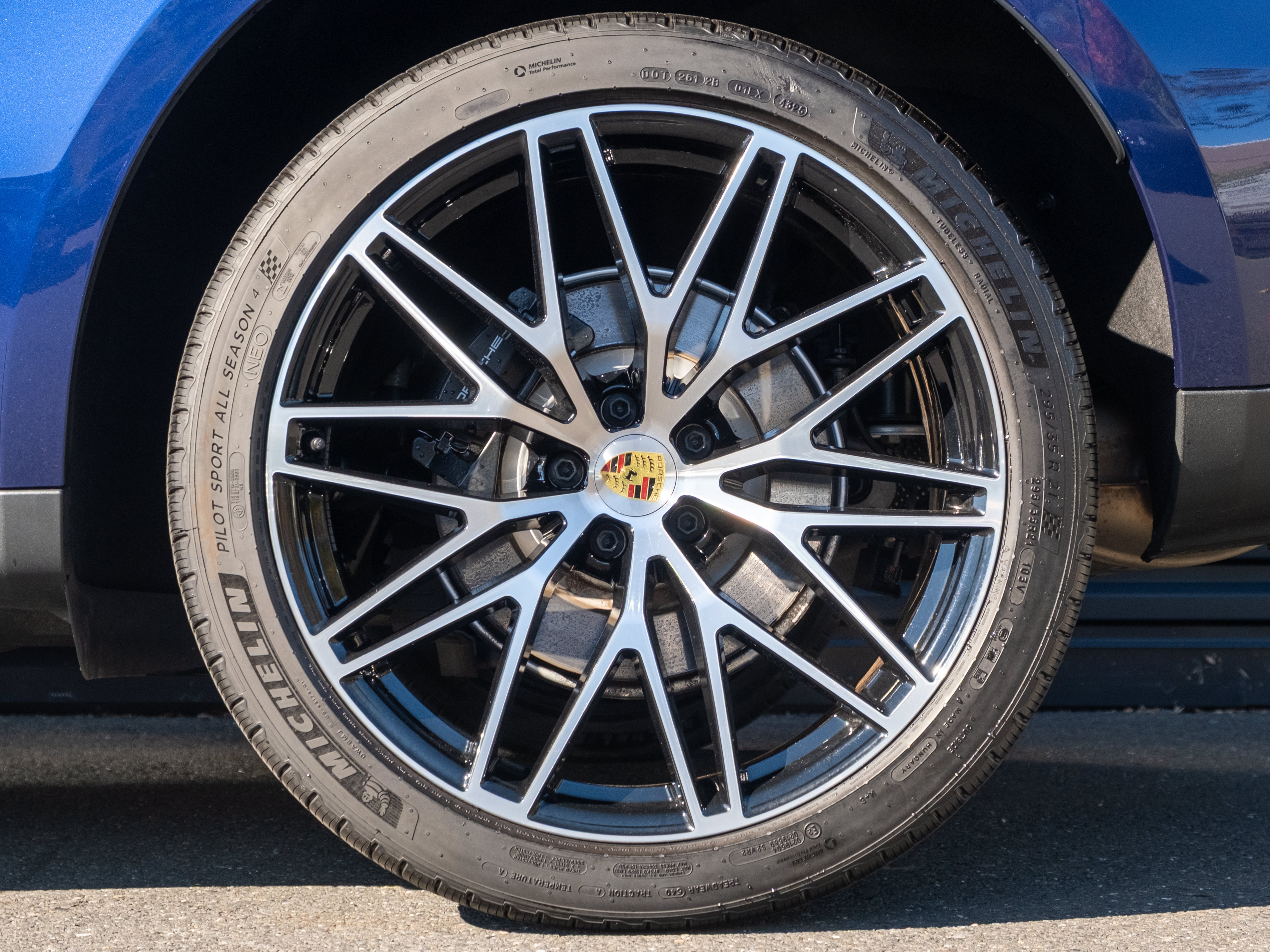 Certified 2026 Porsche Macan AWD/4WD image 13