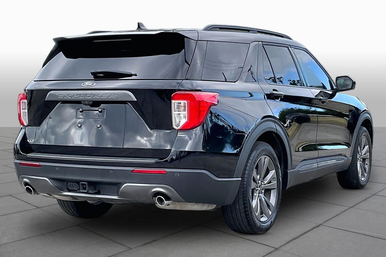 Used 2023 Ford Explorer XLT w/ Equipment Group 202A RWD image 13